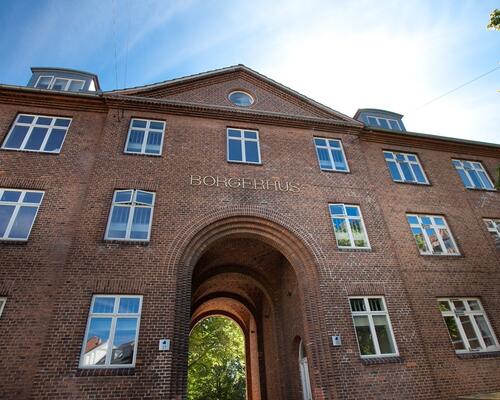 Indbydende lejlighed med tagterrasse i Odense C