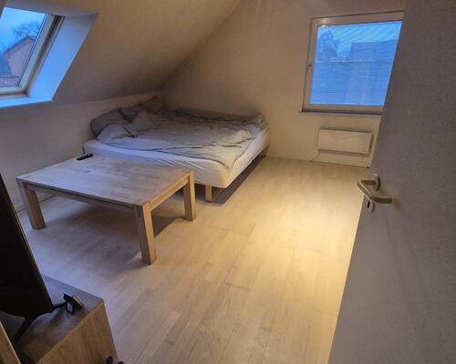 Hyggelig 1-værelses lejlighed med eget køkken og bad