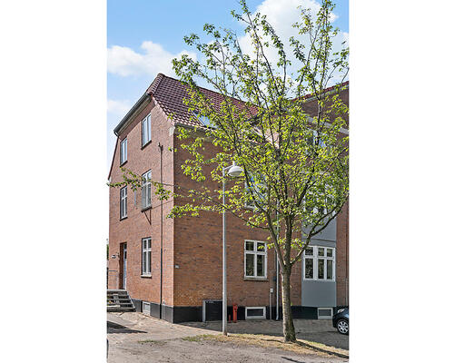 Flot herskabelig 3 værelses lejlighed på rolig vej – 73 Kvm