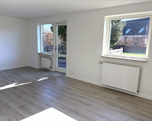 Ny renoveret 1-planshus i lukket vænge tæt på grønne områder – 87 Kvm