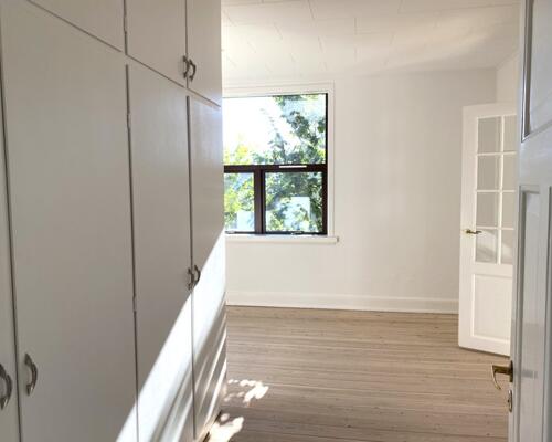 Stor 4 værelses lejlighed på lukket villavej centralt i Nyborg -133 Kvm