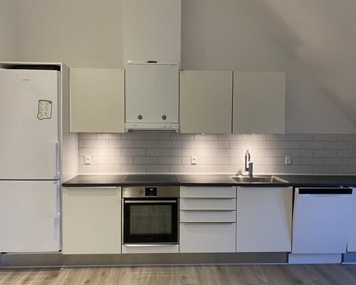 Flot lejlighed med hems og altan samt elevator i ejendommen