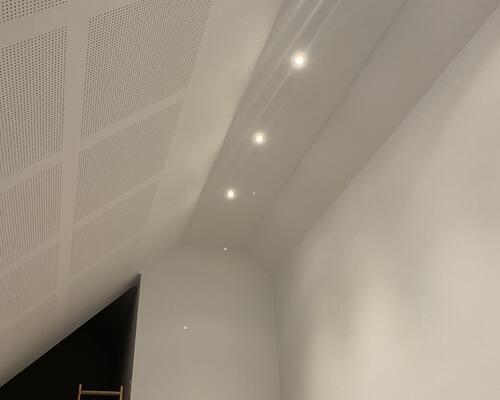 Flot lejlighed med hems og altan samt elevator i ejendommen