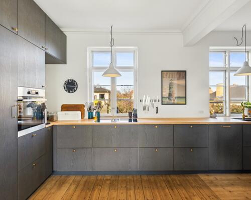 Charmerende og istandsat murermestervilla i 3 plan med skøn have