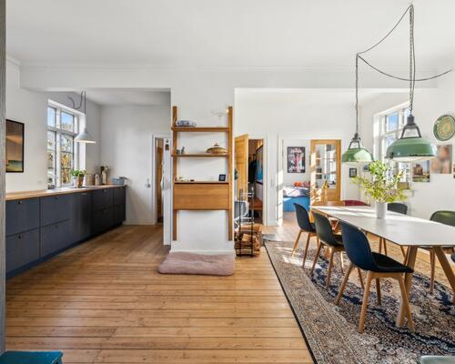 Charmerende og istandsat murermestervilla i 3 plan med skøn have