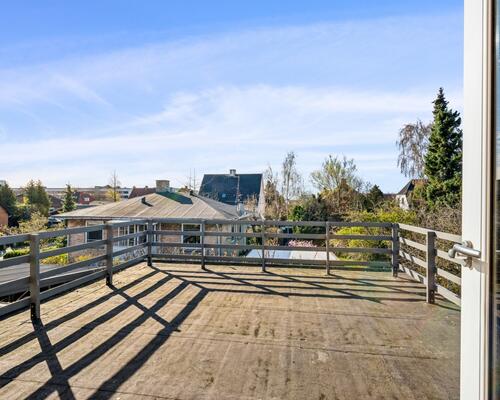 Charmerende og istandsat murermestervilla i 3 plan med skøn have