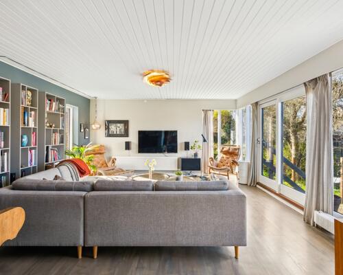 Charmerende og istandsat murermestervilla i 3 plan med skøn have