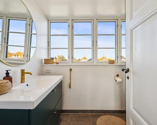 Charmerende og istandsat murermestervilla i 3 plan med skøn have