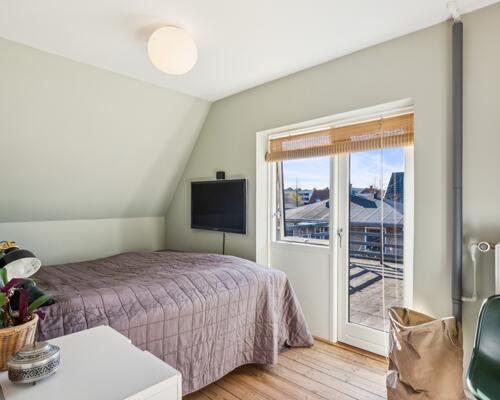 Charmerende og istandsat murermestervilla i 3 plan med skøn have