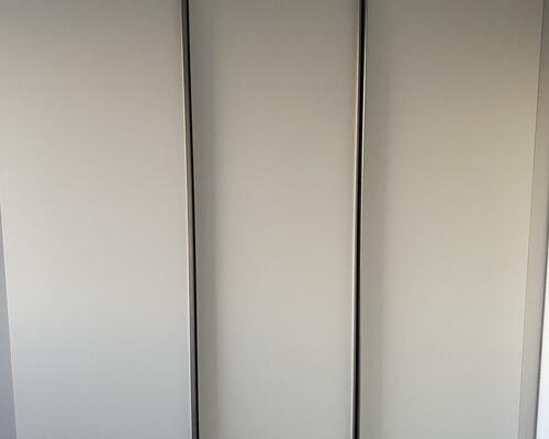 Flot lejlighed med hems og altan samt elevator i ejendommen