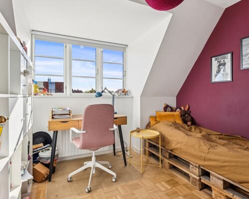 Charmerende og istandsat murermestervilla i 3 plan med skøn have