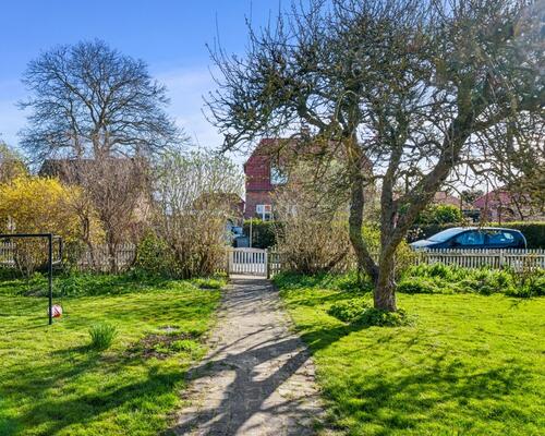 Charmerende og istandsat murermestervilla i 3 plan med skøn have