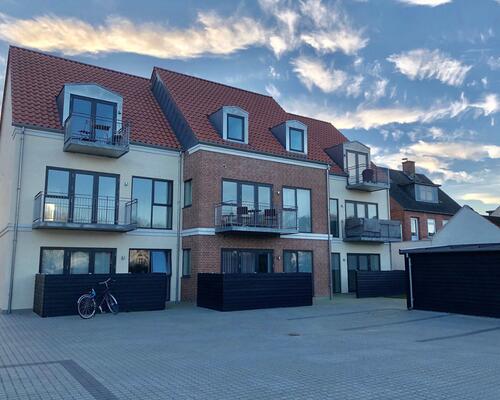 Flot lejlighed med hems og altan samt elevator i ejendommen