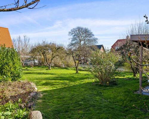 Charmerende og istandsat murermestervilla i 3 plan med skøn have