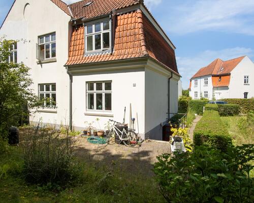 Moderne lejlighed i rolige omgivelser