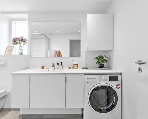 Lækker 2-vær. lejlighed på 1. sal med egen privat altan i nyopført ejendom i Hasselager.