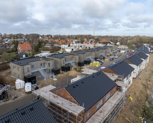 Lækker 2-vær. lejlighed på 1. sal med egen privat altan i nyopført ejendom i Hasselager.