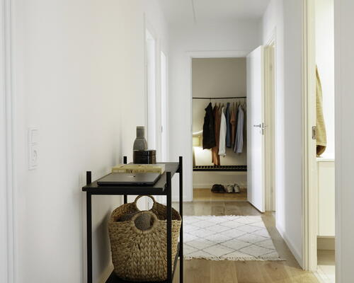 Delevenlig 5-værelses lejlighed på 2. sal med solrig altan. Gulvvarme og nem parkering til ejendommen. Elevator og vaskesøjle - Ingen bindingsperiode!