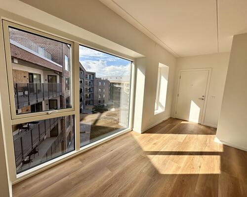 Delevenlig lejlighed med stor altan og udsigt over fjorden