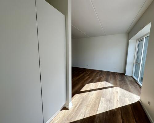 Delevenlig lejlighed med stor altan og udsigt over fjorden