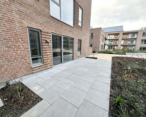 Lys og moderne 4-værelses lejlighed med altan og udsigt