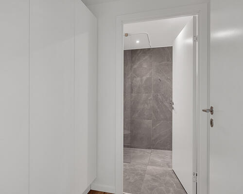 Moderne lejlighed med altan og smuk udsigt over fjorden