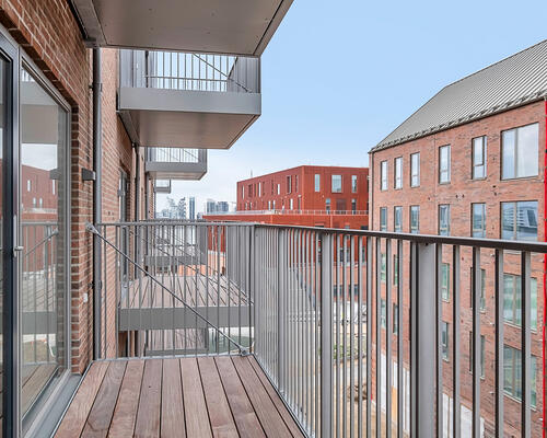 Moderne lejlighed med altan og fjordudsigt i Nørresundby