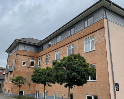 Stor 2-værelses perfekt placeret i Odense C! - KUN 1 MÅNEDS DEPOSITUM