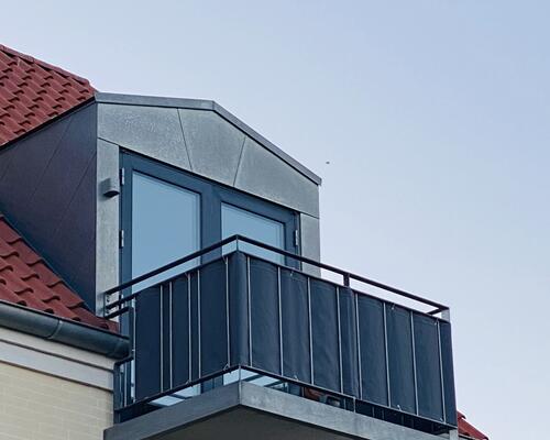 Flot lejlighed med hems og altan samt elevator i ejendommen