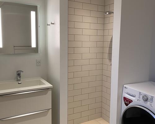 Flot lejlighed med hems og altan samt elevator i ejendommen