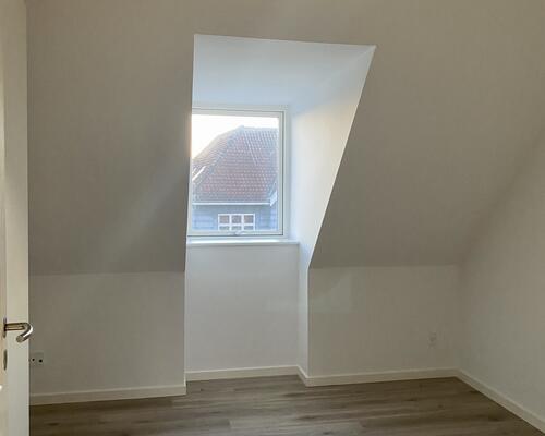 Flot lejlighed med hems og altan samt elevator i ejendommen