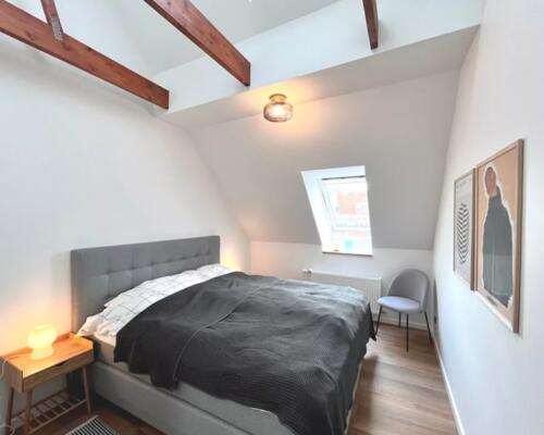 Totalrenoveret taglejlighed fra 2023 klar til nye lejere.