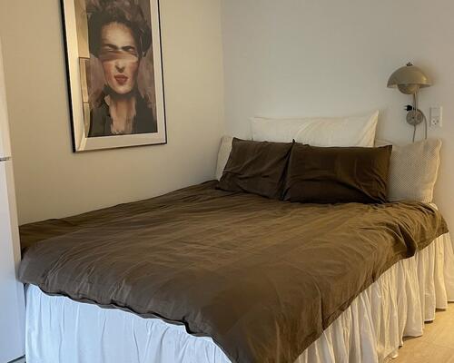 På 4 sal, ende lejlighed. med rigtig god udsigt. billederne er fra en anden lejlighed, som er helt magen til.