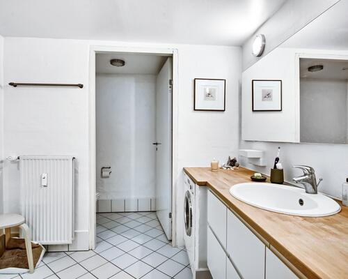 Eksklusiv og karakterfuld lejlighed på Strandgade – fuldt møbleret og klar til indflytning