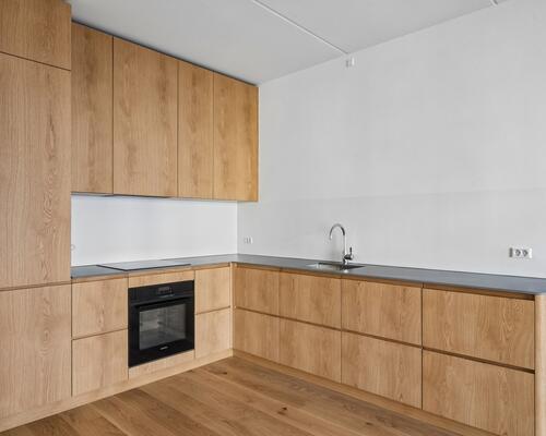 Nyopført lejlighed med altan og tre gode soveværelser