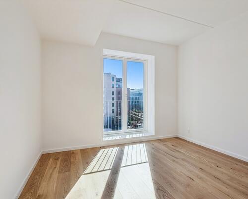 Nyopført lejlighed med altan og tre gode soveværelser