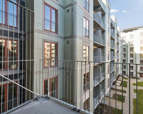 Nyopført lejlighed med altan og tre gode soveværelser