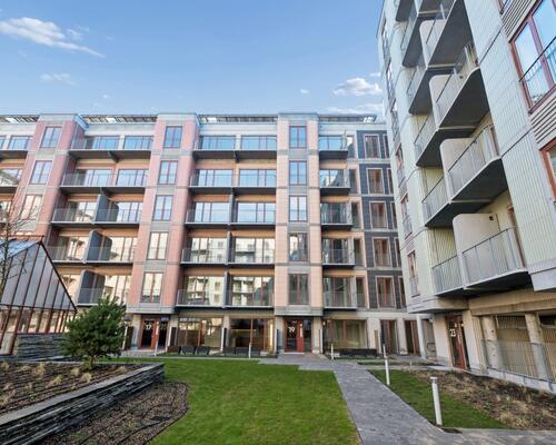 Nyopført lejlighed med altan og tre gode soveværelser