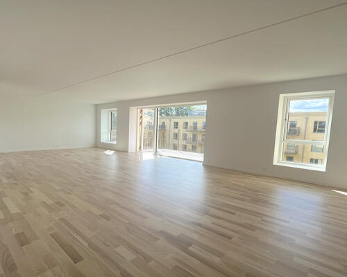 Nyere lys lejlighed, med to altaner, i populært område