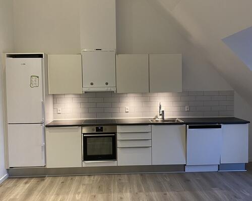 Flot lejlighed med hems og altan samt elevator i ejendommen