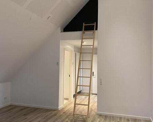 Flot lejlighed med hems og altan samt elevator i ejendommen