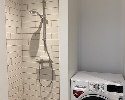 Flot lejlighed med hems og altan samt elevator i ejendommen