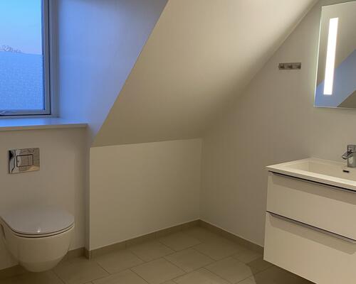 Flot lejlighed med hems og altan samt elevator i ejendommen