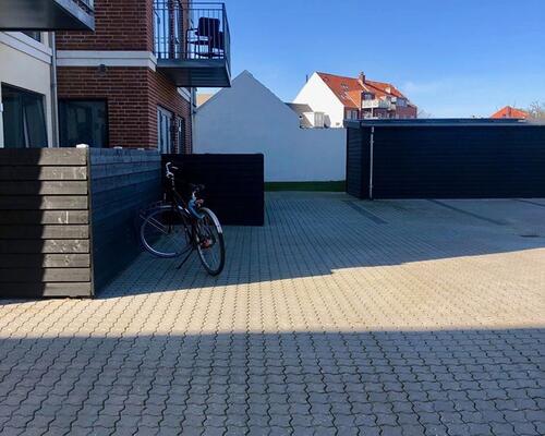 Flot lejlighed med hems og altan samt elevator i ejendommen