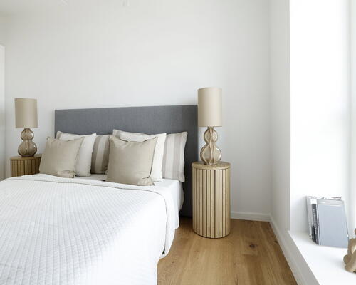 Skøn og lys delevenlig 5-værelses bolig med alt i hårde hvidevarer, to toiletter, depotrum og stor sydvendt altan - Ingen bindingsperiode!