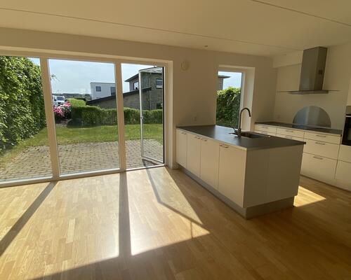 Lækkert og stort rækkehus i 2 plan