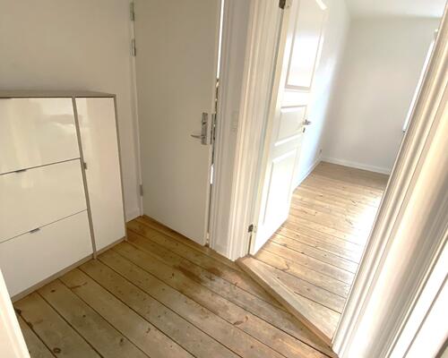 Pæn men mindre 2-værelses lejlighed beliggende på 1. sal