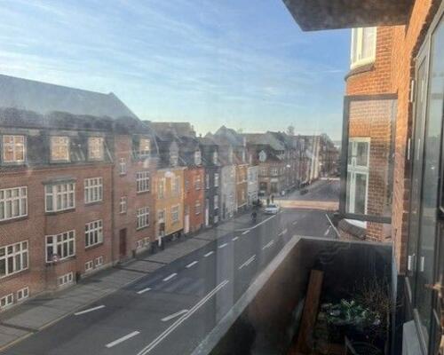 Stor dejlig lejlighed på Trøjborg