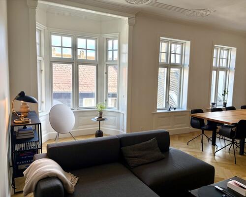 Herskabelig lejlighed med moderne indretning i Aalborg
