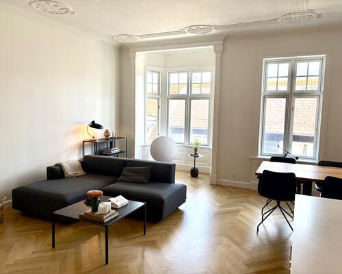 Herskabelig lejlighed med moderne indretning i Aalborg